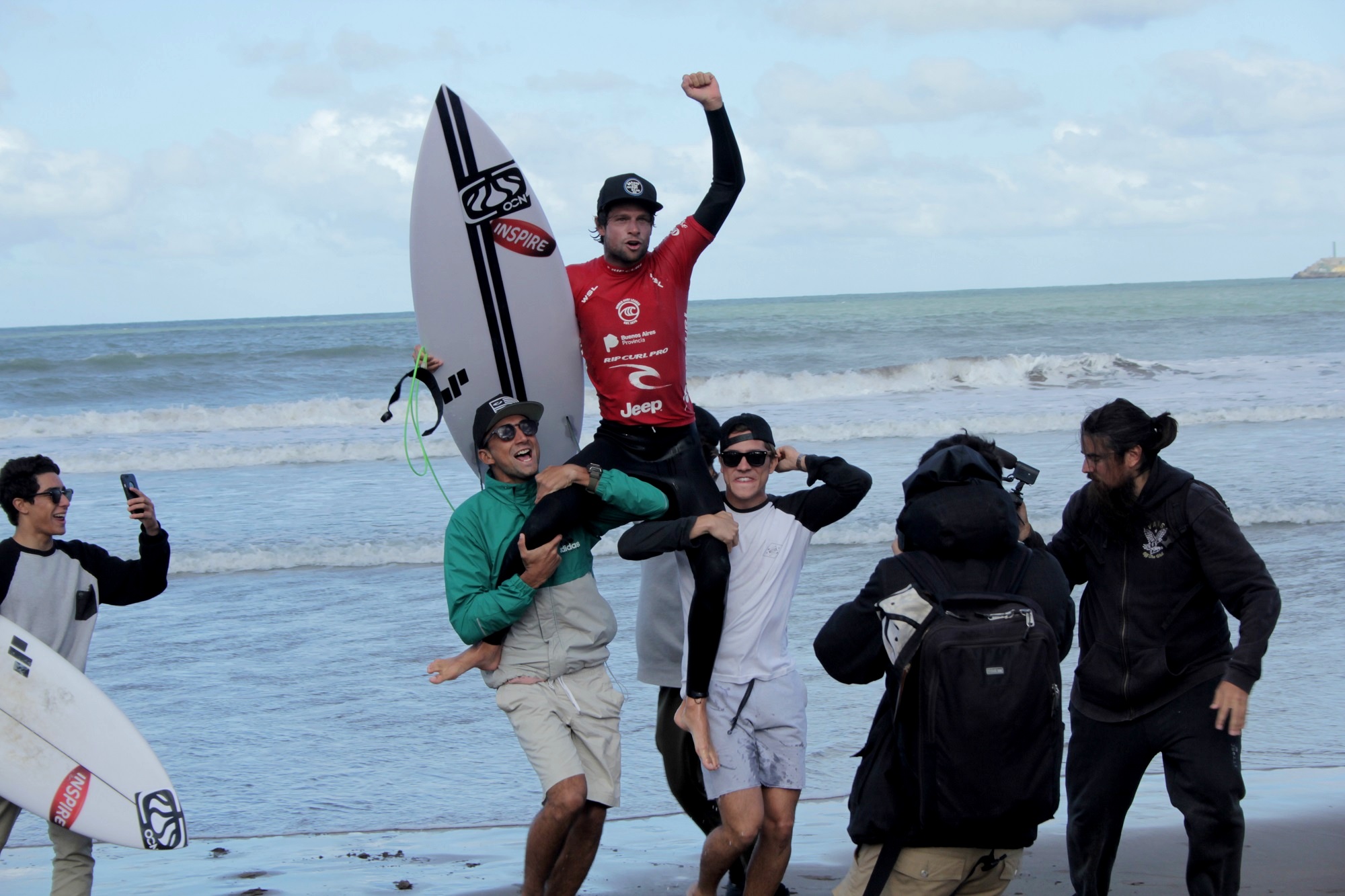 Catarinenses vencem o Oi Pro Junior Series e carioca e peruano